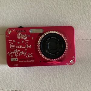 Limited Hello Kitty Casio Exilim camera